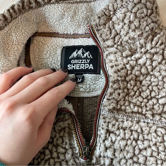 Grizzly Sherpa Jacket - Picture 2 of 5
